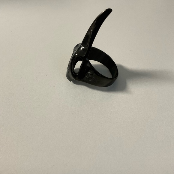 Beautiful ring - Picture 2 of 3